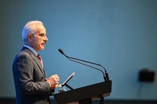 Uraloğlu, Bolu Dağı’nda Karayolları personeliyle bir araya geldi
