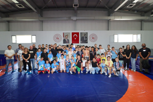 Minik güreşçiler Türkiye Şampiyonası’na katılma hakkı elde etti
