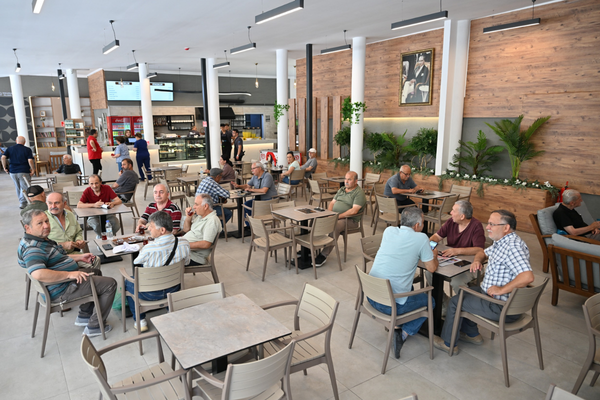 Emekli Kafe hizmet vermeyi sürdürüyor