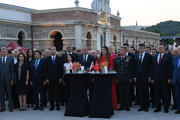 İstanbul’da Barış ve Özgürlük Bayramı dolayısıyla resepsiyon düzenledi