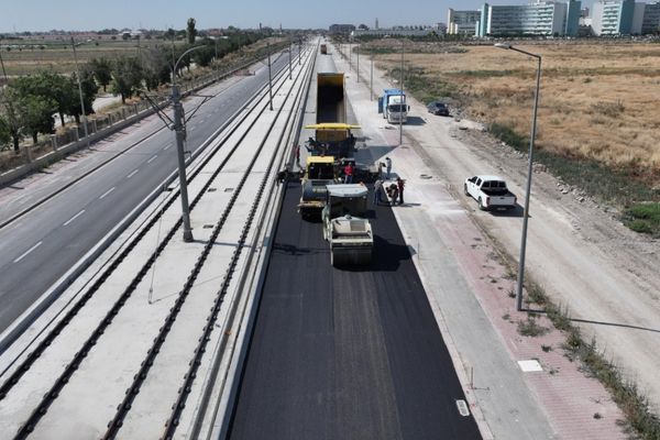 Konya’da Tramvay güzergahındaki yollar yenileniyor