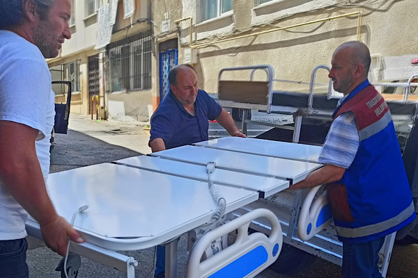 Trabzon’da yatağa bağımlı vatandaşlara hasta yatağı desteği sağlandı