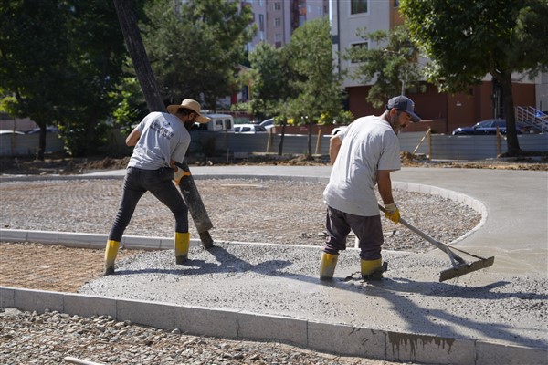 Kartal’da park yenileme ve yeni yeşil alan çalışmaları sürüyor