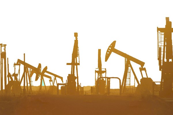 Enerji piyasalarında petrol yükseldi, doğal gaz geriledi