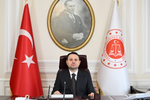 Bakan Gürlek: Gaziantep merkezli uyuşturucu operasyonunda 382 şüpheli gözaltına alındı