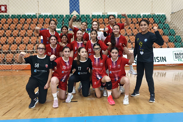 Kepez Belediyespor Minik Kız Hentbol Takımı Türkiye şampiyonu oldu