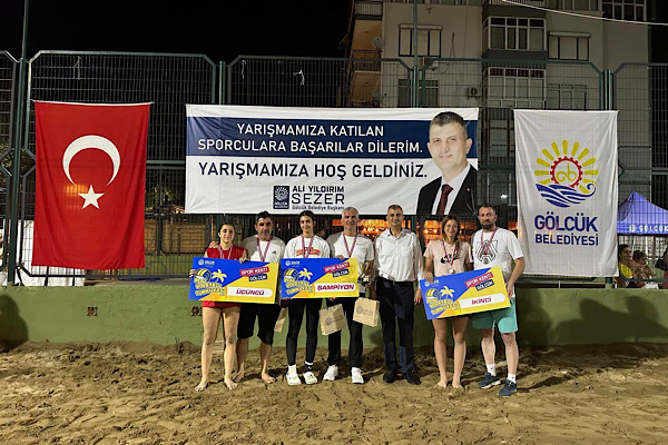 Gölcük’te Plaj Voleybolu Turnuvası, küçükler kategorisi ile sona erdi