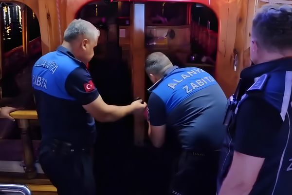 Alanya’da iki tur teknesi mühürlendi