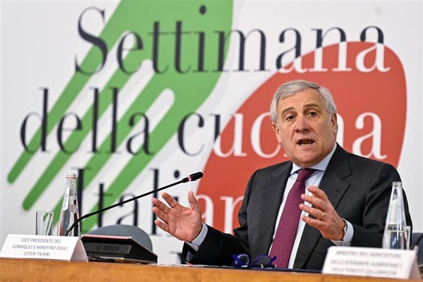 Tajani,  Sırbistan Devlet Başkanı Vucic ile telefonda görüştü