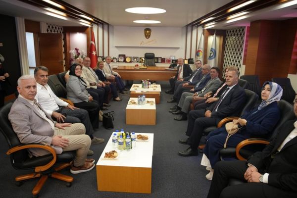 Özdağ, Giresun Ticaret ve Sanayi Odasını ziyaret etti