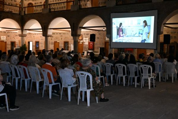 “Toz Bezi” filmi ve söyleşisi Manisa’da düzenlendi
