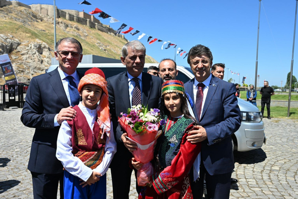 Van’da dokuz gün sürecek kültür, sanat ve lezzet şöleni başladı