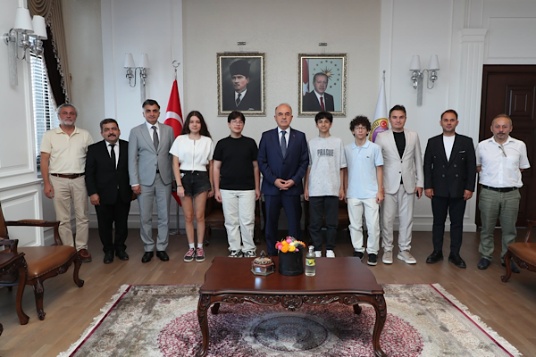 Vali Erol, LGS birincilerini ağırladı