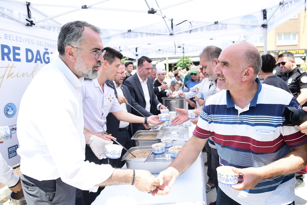 Kestel’de vatandaşlara aşure ikram edildi