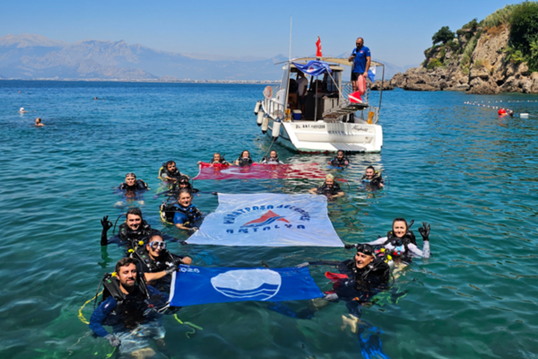 Erenkuş Plajı’nda deniz dibi temizliği