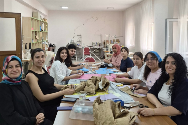 Batman’da çocuklar geri dönüşüm malzemeleriyle tasarım yaptı