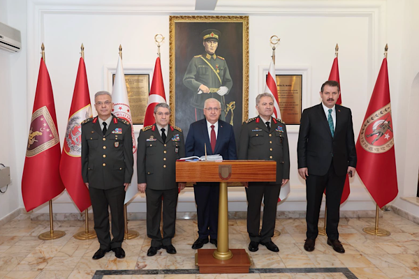 Bakan Yaşar Güler, KKTC’de Kıbrıs Türk Barış Kuvvetleri Komutanlığını ziyaret etti