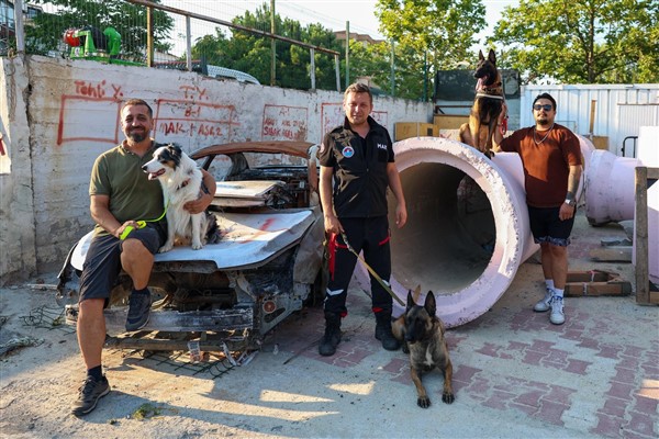 Maltepe’de köpekli arama kurtarma eğitimleri sürüyor