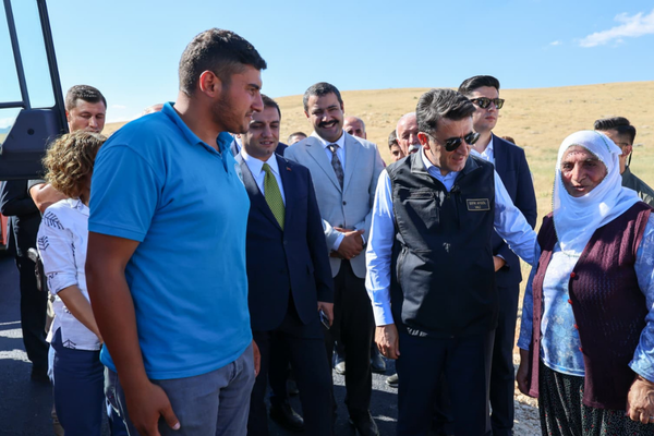 Tunceli’de Kardelen Köyü yolunda BSK asfalt serimi başladı