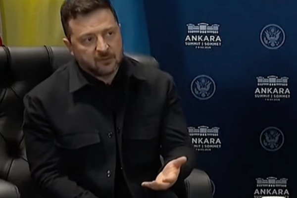 Zelenski: Rusya gece 120’den fazla İHA ve 12 füze fırlattı