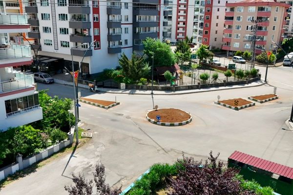 Teyyaredüzü’nde iki yeni dönel kavşak hizmete açıldı