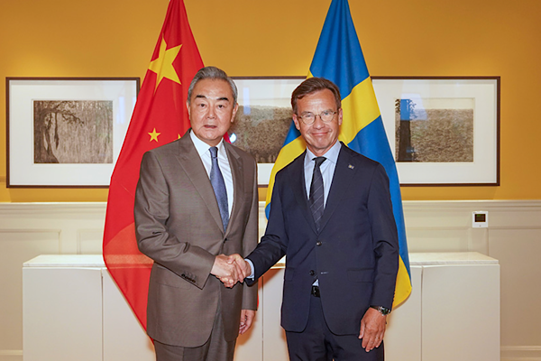 İsveç Başbakanı Kristersson, Wang Yi’yi kabul etti