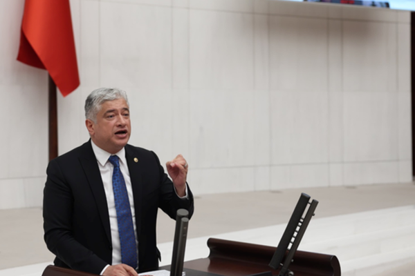 Kısacık: Yapay zeka konusunda kaybedeceğimiz bir gün bile yok