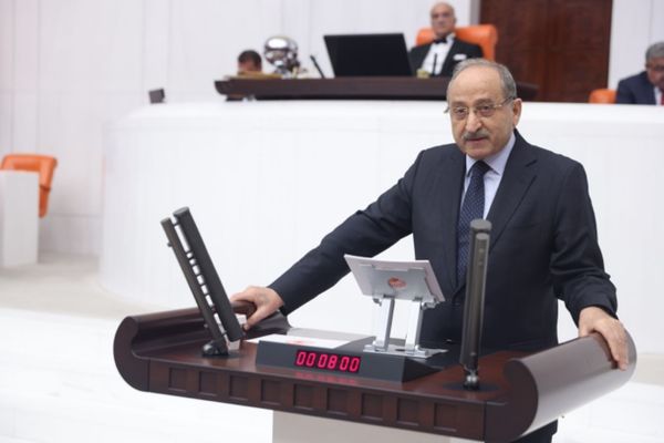 Yılmaz’dan torba yasa uygulamasına eleştiri