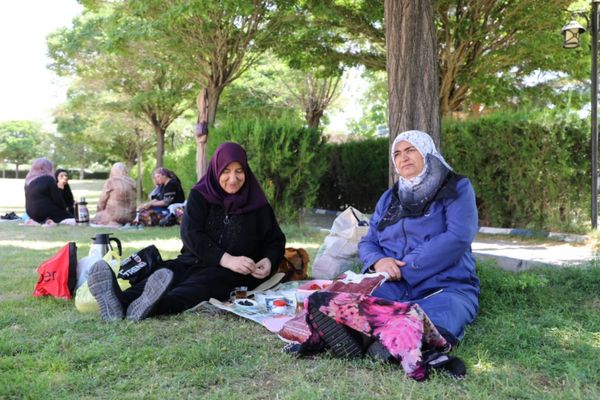 Van Gölü kıyısında yaşlı bireylere piknik etkinliği
