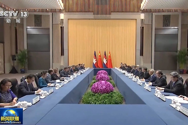 Xi, Kamboçya Başbakanı ile görüştü