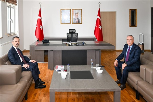 Vali Aktaş, Dilovası Kaymakamı Çelik’i ziyaret etti