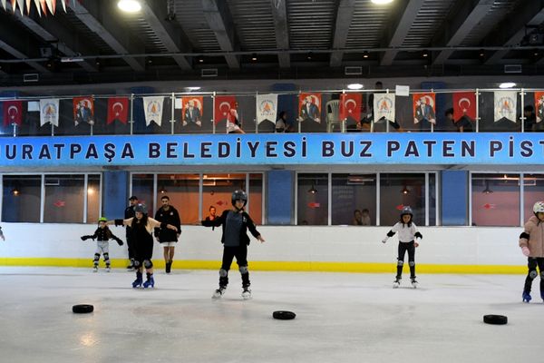 Dağyakası buz pisti yazın serinlemek isteyenleri ağırlıyor