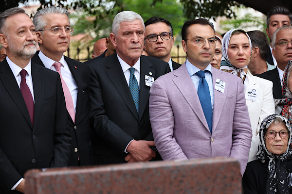 Dervişoğlu, Dr. Sadık Ahmet’in anma programına katıldı