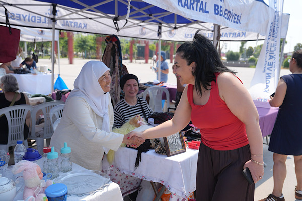Kartal’da “Atma Sat İkinci El Pazarı” açıldı