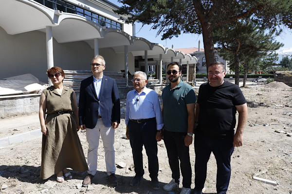 Büyükkılıç, Paleontoloji ve Fosil Müzesi çalışmalarını inceledi