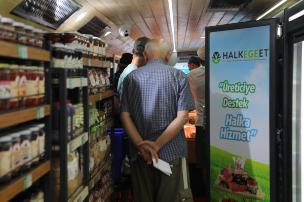 Mobil Halk Ege Et bu kez Güzelçamlı’da vatandaşlarla buluştu