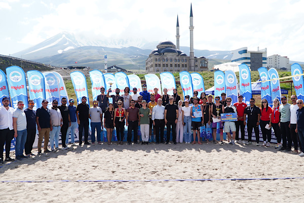 Erciyes’te 2 bin 200 metre rakımda Plaj Voleybolu Turnuvası düzenlendi