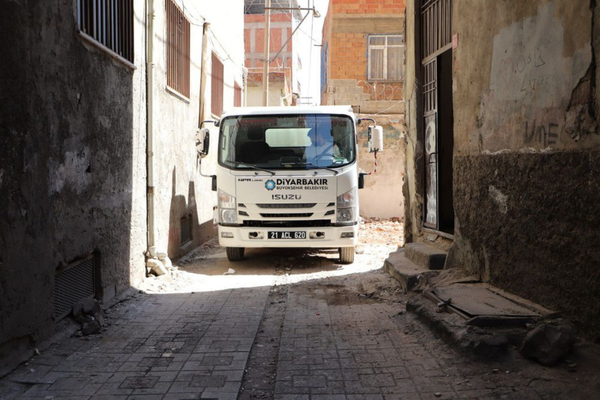 Muradiye Mahallesi’nde metruk yapıların yıkımı sürüyor