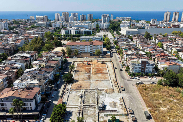 Muratpaşa’da raket sporlarının yeni merkezi yükseliyor