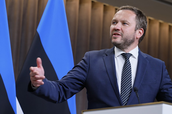 Tsahkna, Letonya Cumhurbaşkanı Rinkevics ile bir araya geldi