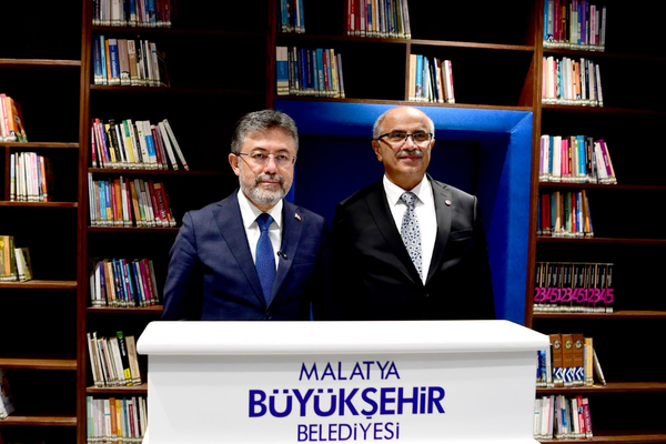 Bakan Yumaklı, Malatya’da Büyükşehir Belediyesinin projelerini inceledi