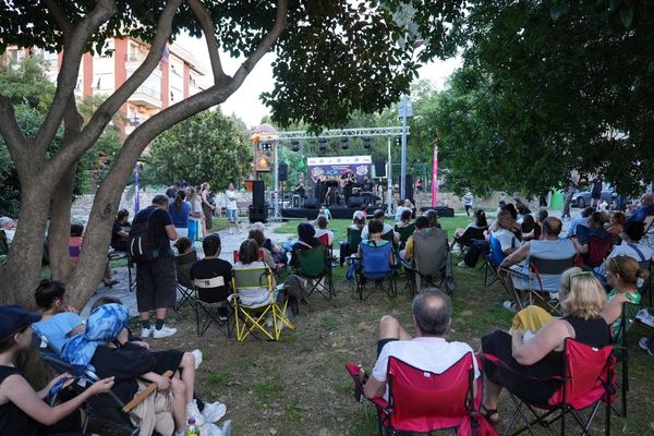Maltepe’de 90’lar şarkıları yaz akşamına renk kattı