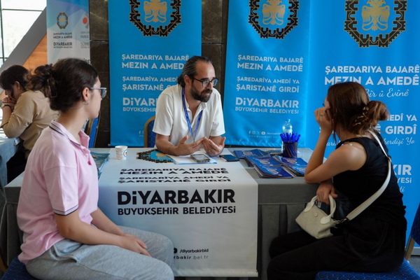 Diyarbakır’da üniversite adaylarına ücretsiz tercih desteği