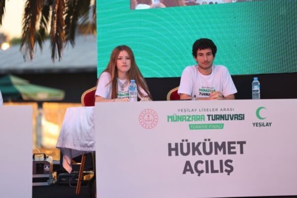 Genç Münazırlar Yeşilay Münazara Turnuvası’nda Türkiye şampiyonluğu için yarıştı