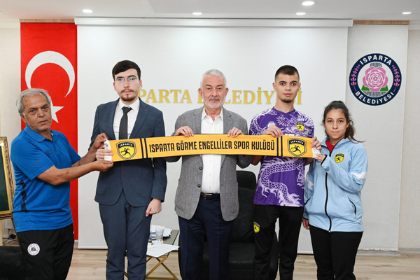 Isparta Görme Engelliler Kulübü sporcularından Başkan Başdeğirmen’e ziyaret