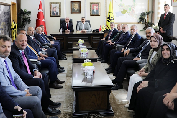 İçişleri Bakanı Çiftçi’den Bayburt Belediyesi’ne ziyaret