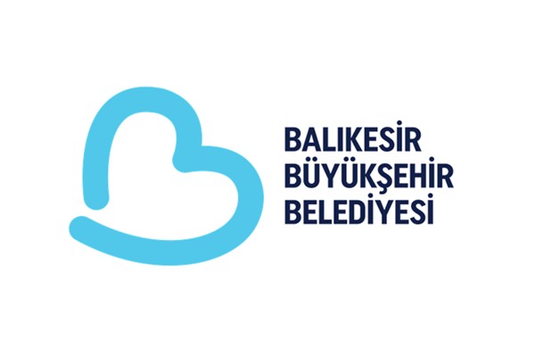 Ayvalık’taki yangına müdahale sürüyor
