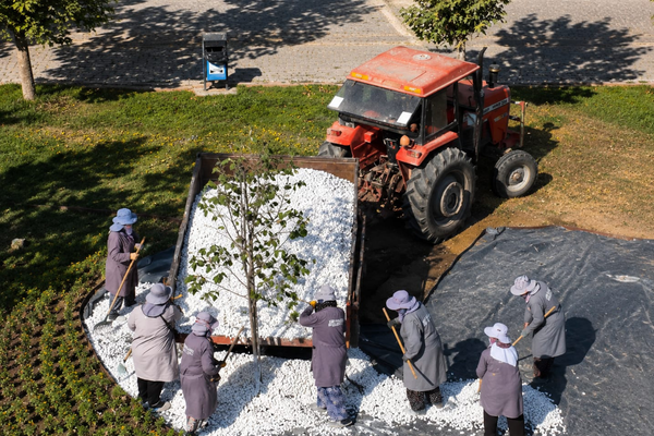 Karacabey’de Park ve Bahçeler ekipleri bakım, onarım ve düzenleme çalışmalarını sürdürüyor