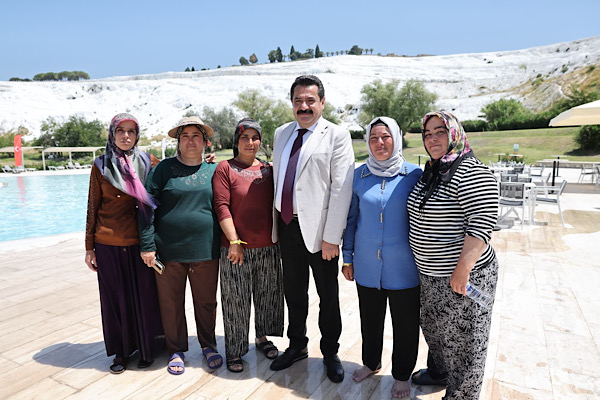 Pamukkale Belediyesi’nden “Annemle Yüzmenin Tam Zamanı” projesi