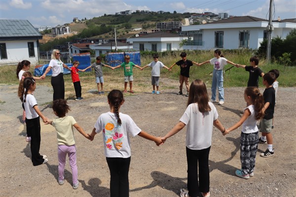 İzmit’te geleneksel oyun etkinlikleri Kabaoğlu Mahallesi’nde düzenlendi
